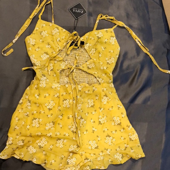 Yellow floral romper - Picture 4 of 8